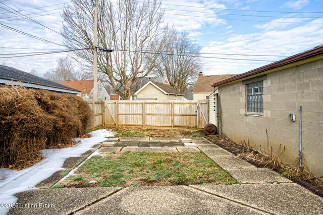 1413 Falcon Dr, Louisville, KY 40213