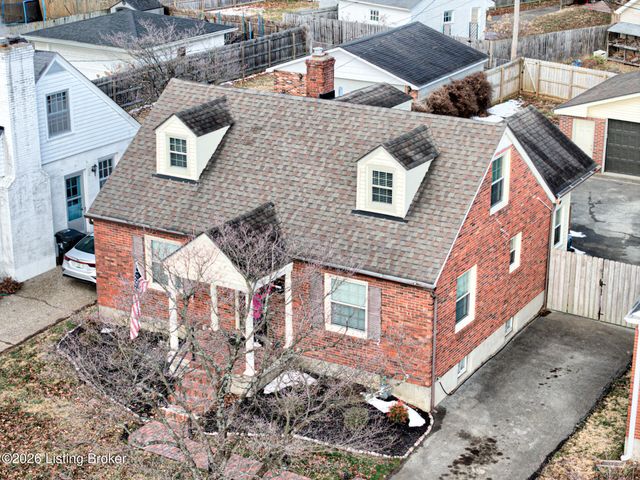 1413 Falcon Dr, Louisville, KY 40213