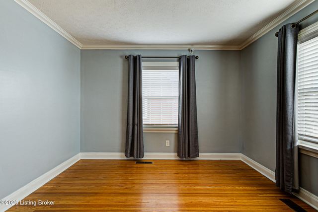 1413 Falcon Dr, Louisville, KY 40213