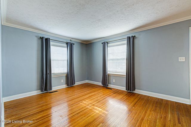 1413 Falcon Dr, Louisville, KY 40213