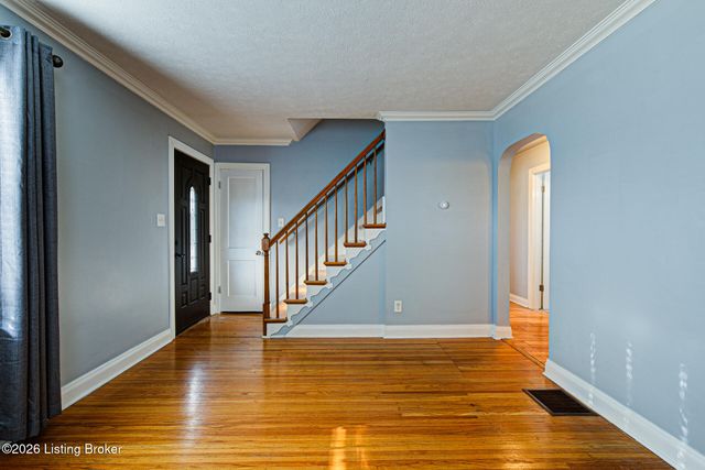 1413 Falcon Dr, Louisville, KY 40213