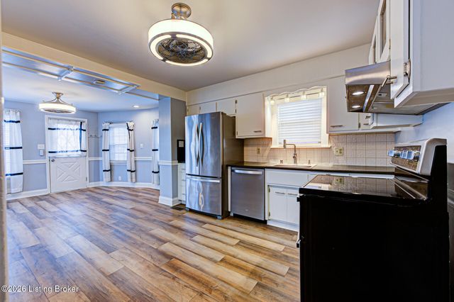 1413 Falcon Dr, Louisville, KY 40213