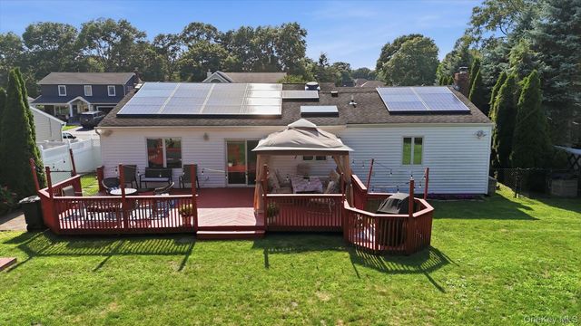 101 Gainsborough Road, Holbrook, NY 11741