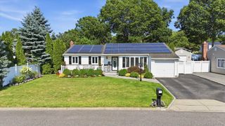 101 Gainsborough Road, Holbrook, NY 11741