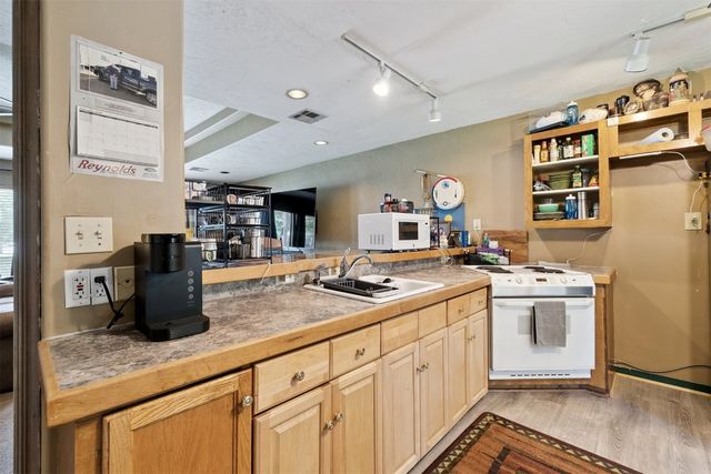 2925 NW Grand Boulevard, Oklahoma City, OK 73116