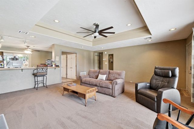 2925 NW Grand Boulevard, Oklahoma City, OK 73116
