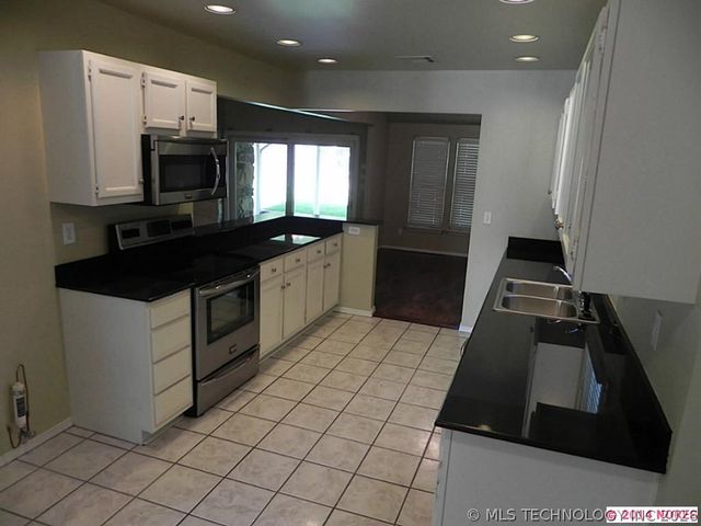 7834 S 72nd East Avenue, Tulsa, OK 74133