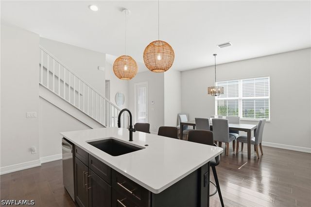 9194 Cayman DR, Naples, FL 34114