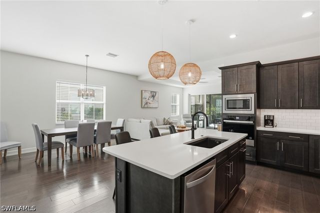 9194 Cayman DR, Naples, FL 34114