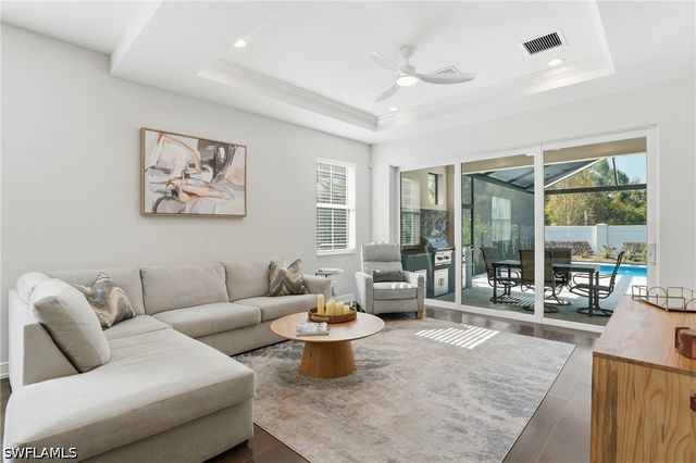 9194 Cayman DR, Naples, FL 34114