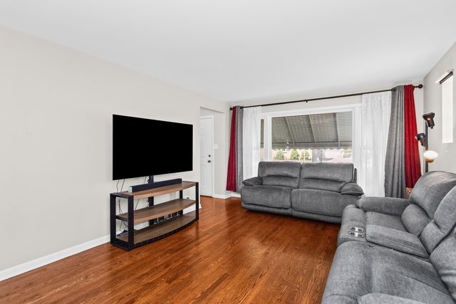 4835 N NORDICA Avenue, Chicago, IL 60656
