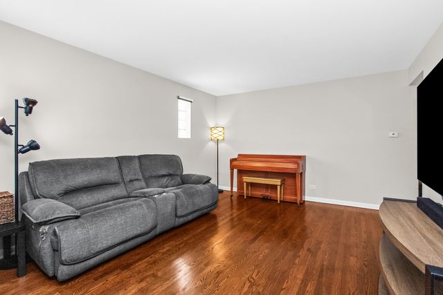 4835 N NORDICA Avenue, Chicago, IL 60656