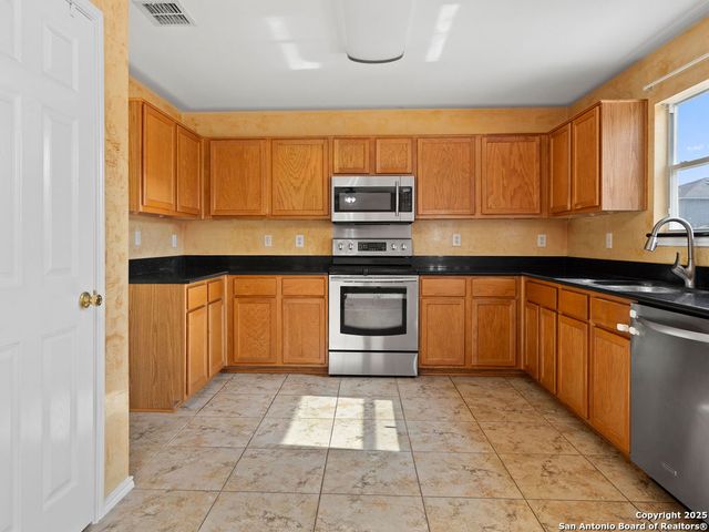 8964 Scarlet crk, Universal City, TX 78148