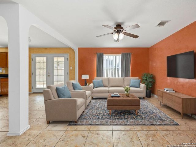 8964 Scarlet crk, Universal City, TX 78148