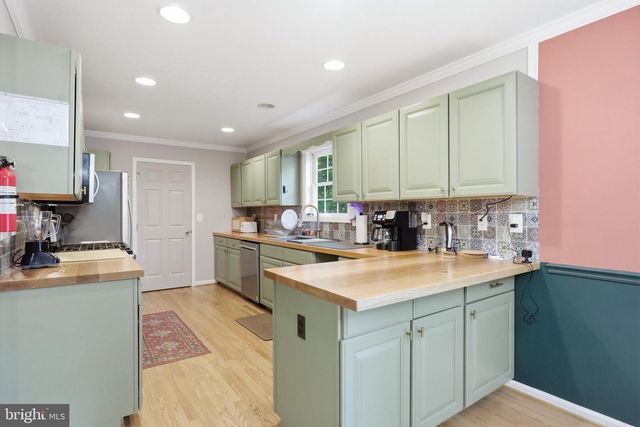 128 ORCHARD LAGOON DR, Linden, VA 22642
