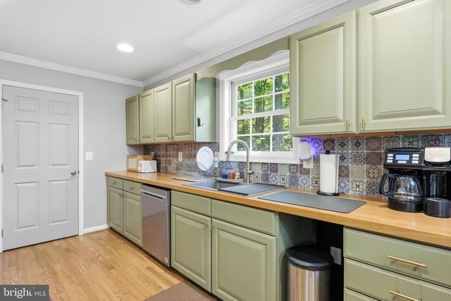 128 ORCHARD LAGOON DR, Linden, VA 22642