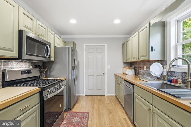 128 ORCHARD LAGOON DR, Linden, VA 22642