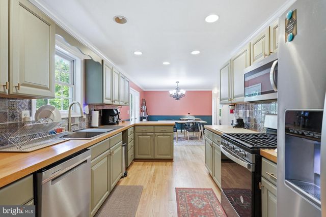 128 ORCHARD LAGOON DR, Linden, VA 22642