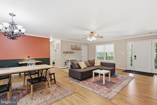 128 ORCHARD LAGOON DR, Linden, VA 22642