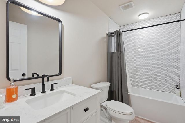128 ORCHARD LAGOON DR, Linden, VA 22642