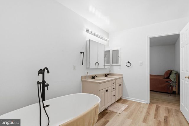 128 ORCHARD LAGOON DR, Linden, VA 22642