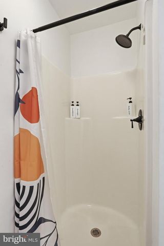 128 ORCHARD LAGOON DR, Linden, VA 22642