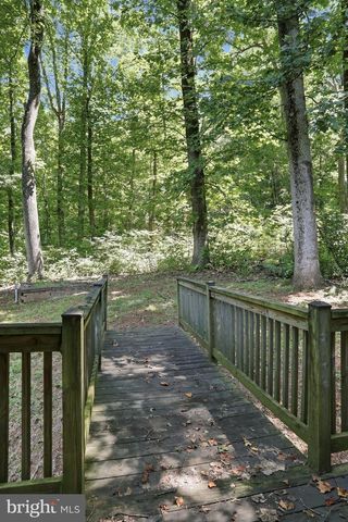 128 ORCHARD LAGOON DR, Linden, VA 22642