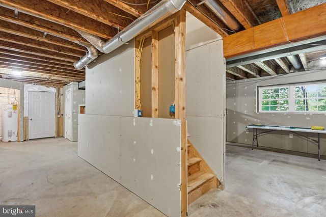 128 ORCHARD LAGOON DR, Linden, VA 22642