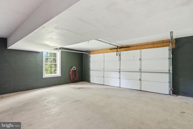 128 ORCHARD LAGOON DR, Linden, VA 22642