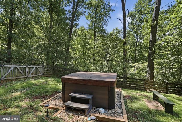 128 ORCHARD LAGOON DR, Linden, VA 22642