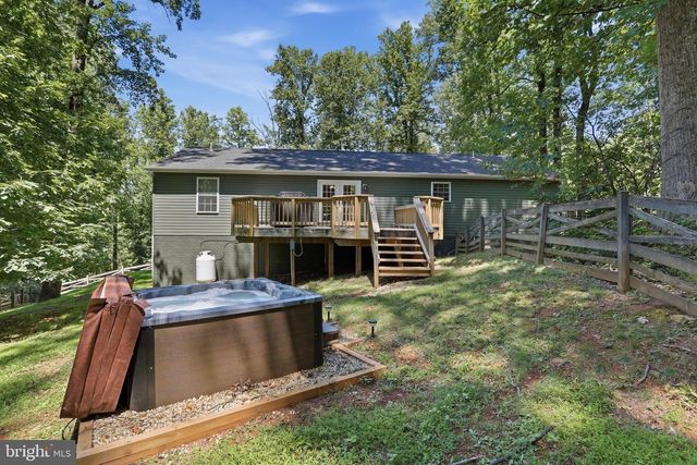 128 ORCHARD LAGOON DR, Linden, VA 22642