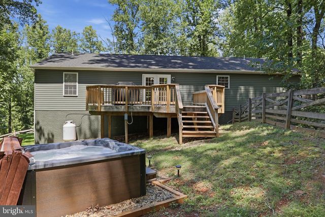 128 ORCHARD LAGOON DR, Linden, VA 22642