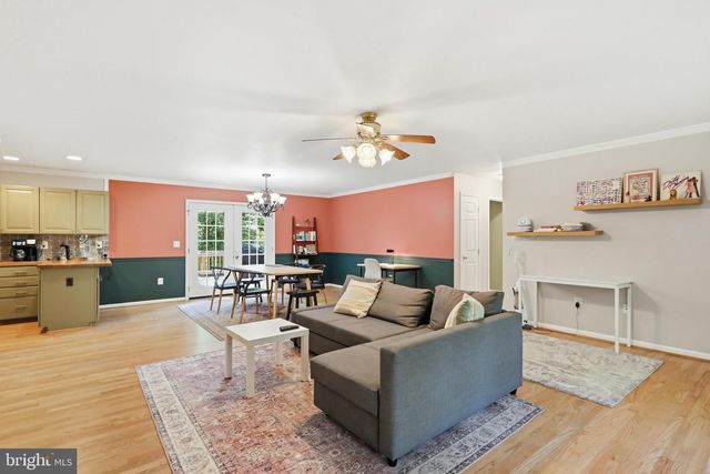 128 ORCHARD LAGOON DR, Linden, VA 22642