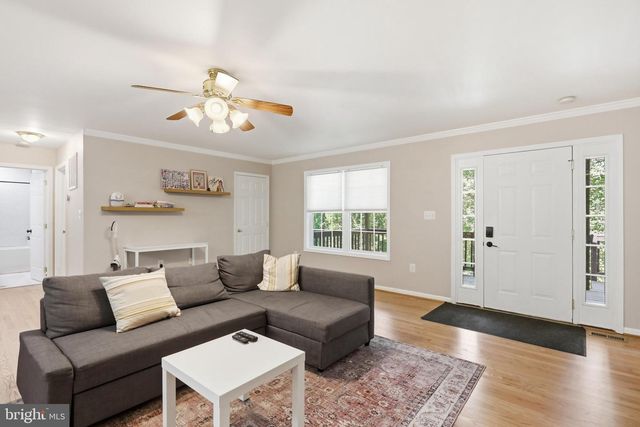 128 ORCHARD LAGOON DR, Linden, VA 22642