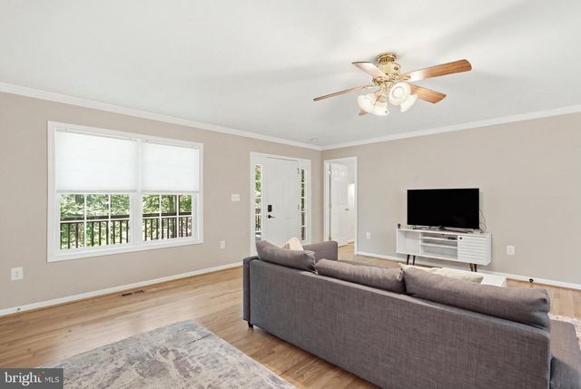 128 ORCHARD LAGOON DR, Linden, VA 22642