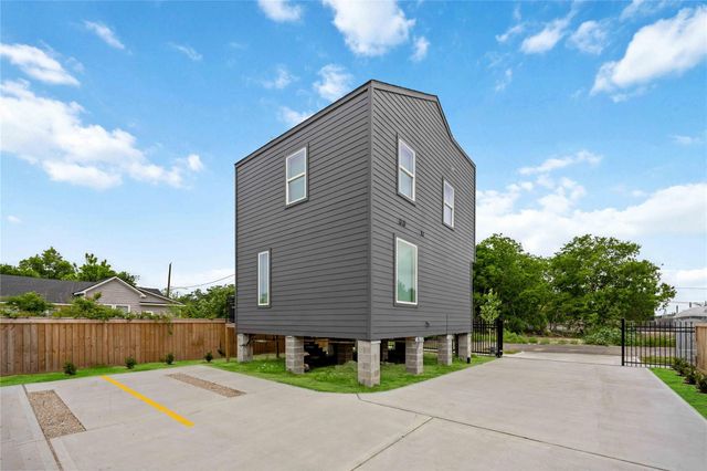1907 Hailey Street B, Houston, TX 77026