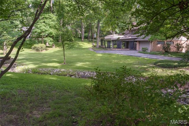 103 Frontenac Forest, Frontenac, MO 63131