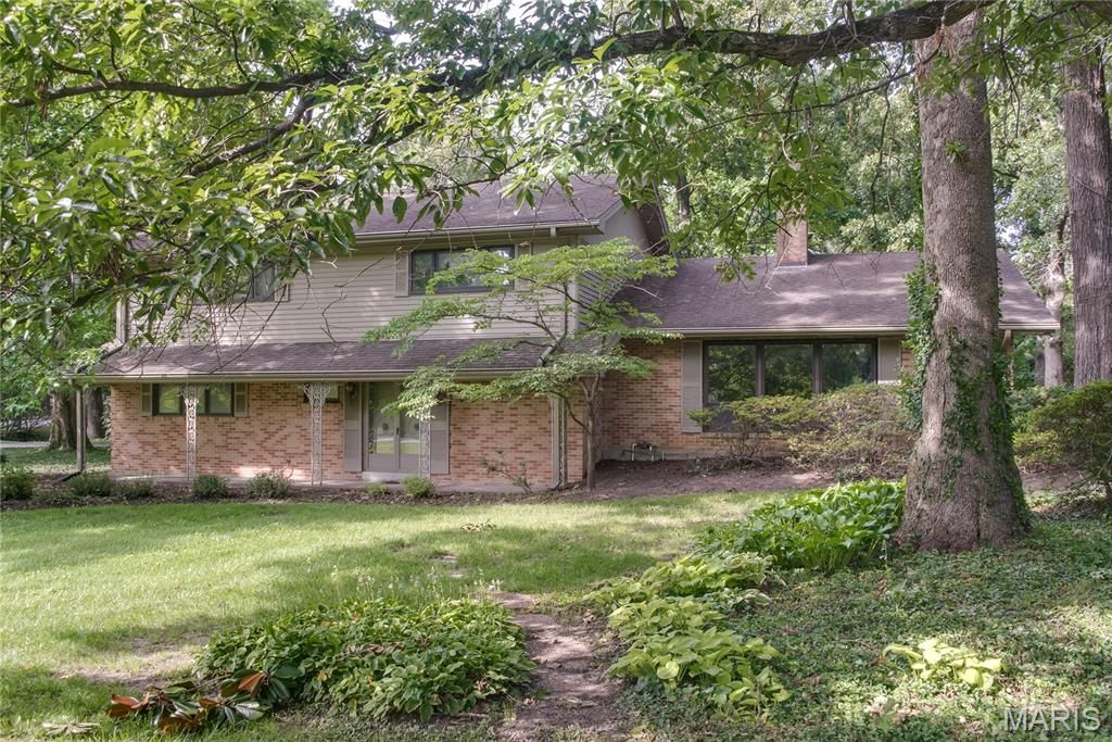 103 Frontenac Forest, Frontenac, MO 63131