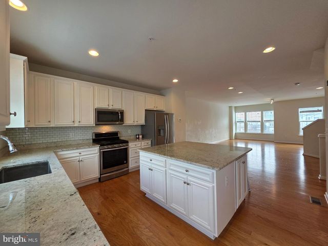 12855 CLARKSBURG SQUARE RD, Clarksburg, MD 20871