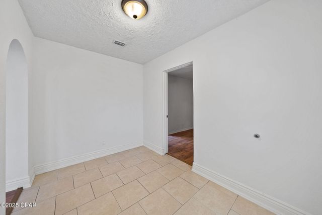 2400 W 16th Street, Panama City, FL 32405