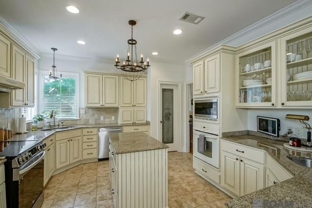 215 Wylie Dr, Baton Rouge, LA 70808