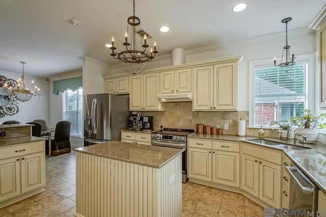 215 Wylie Dr, Baton Rouge, LA 70808