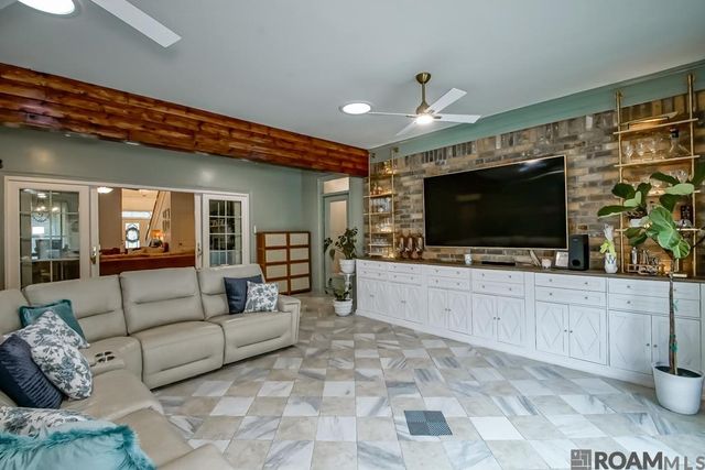 215 Wylie Dr, Baton Rouge, LA 70808