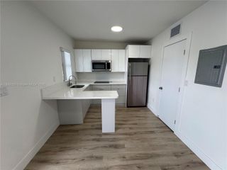 1969 NW 2nd ct 9, Miami, FL 33136