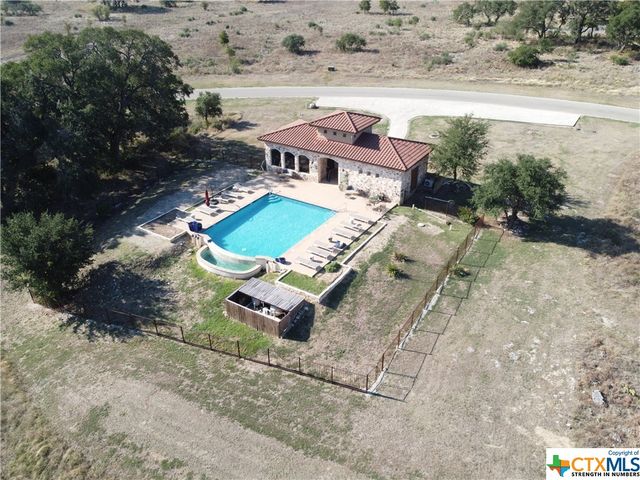 300 Via Francesco, Florence, TX 76527