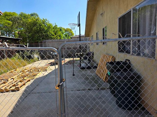 520 Oxford St, Chula Vista, CA 91911