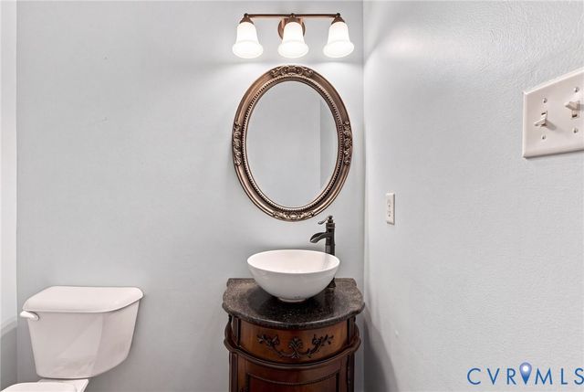 12219 Hollow Oak Ct, Midlothian, VA 23112