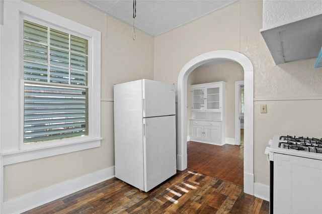 5326 Main Street, Santa Fe, TX 77510