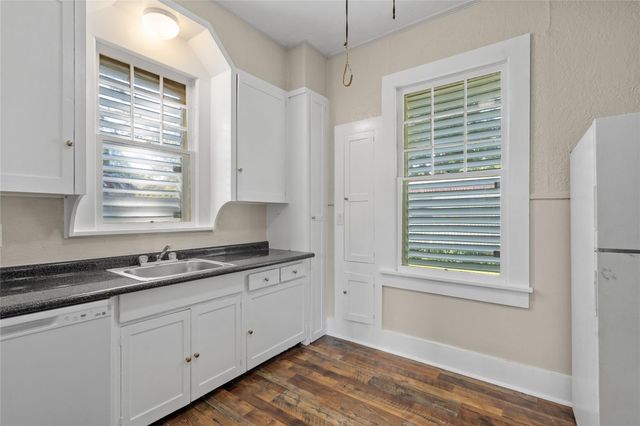 5326 Main Street, Santa Fe, TX 77510
