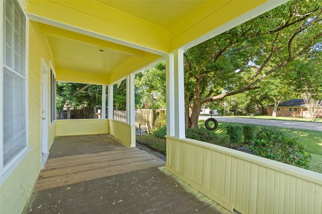 5326 Main Street, Santa Fe, TX 77510